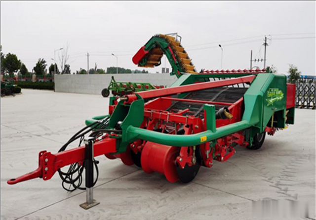 思代尔4UL-170C型马铃薯收获机，外形“怪异”价格“不菲”机型