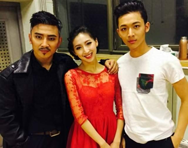 张晚意大学时期青涩照 和孟子义是老同学