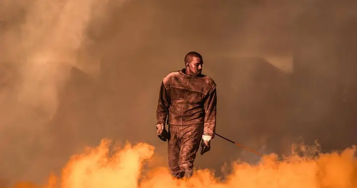 Kanye West 侃爷洛杉矶演唱会现场(你永远可以相信侃爷的舞台设...