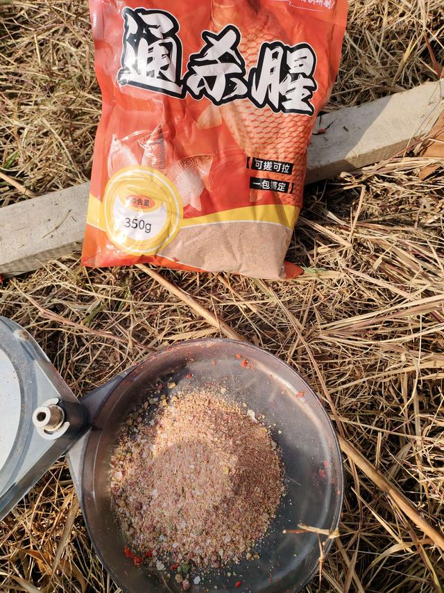 钓鱼|偶遇山村小野塘，欣喜狂拉小奶鲫