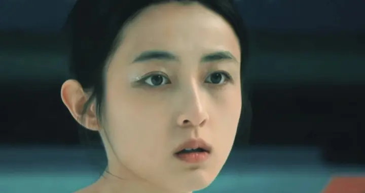 张子枫肩颈藏迷你笑脸纹身！不足指甲盖大，可爱背后藏深意？