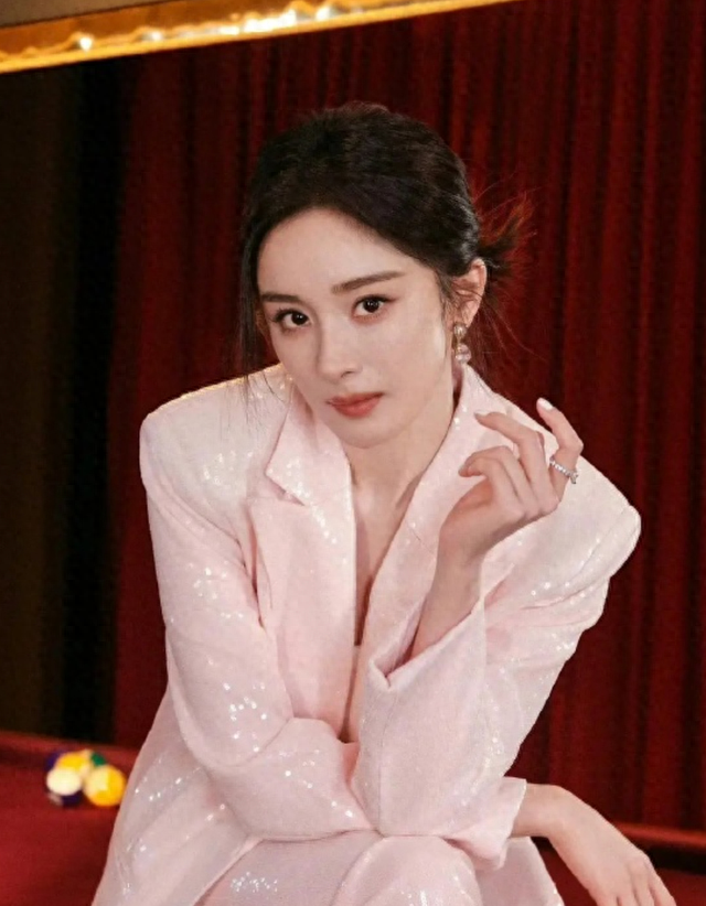 袁冰妍凉了？鹿晗关晓彤领证？杨幂赵丽颖较劲？