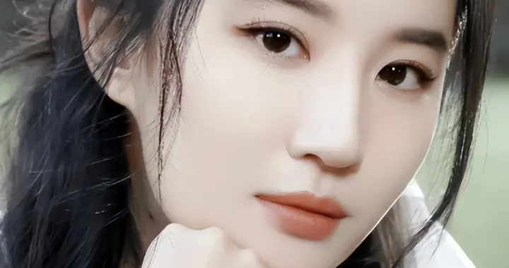 表面是仙女，背地里却是“老烟枪”的女星，真是让人意外