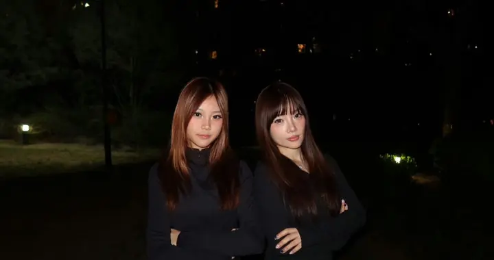 甜馨晒与妈妈合照宛如姐妹，母女俩化同款妆容好漂亮！