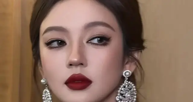 娱乐圈尖叫之夜，白鹿夹在两个女配中间输惨了！被嘲笑像保镖