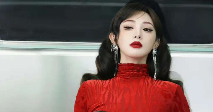 彭小苒 妖艳又耀眼！