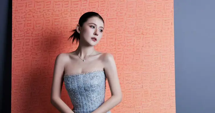 热依扎 侧脸精致