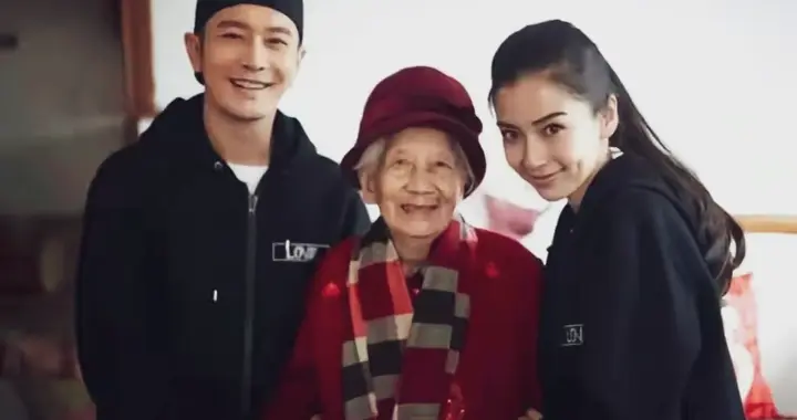 全网催复合？杨颖黄晓明妈妈亲密聚餐，小海绵又长高了！