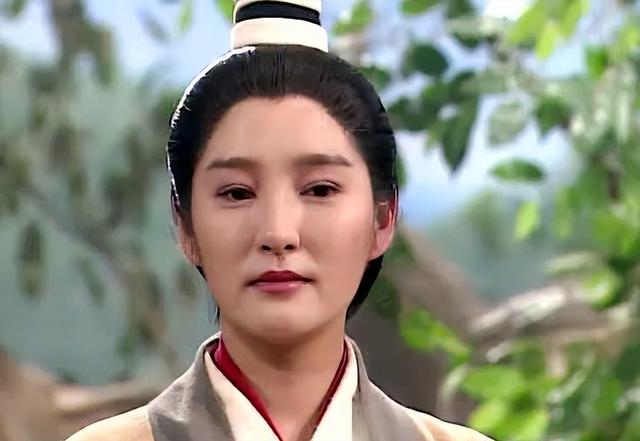 58岁港星吃席打包剩酒，呆滞摇酒瓶确认令人心酸，网友叹晚年凄凉