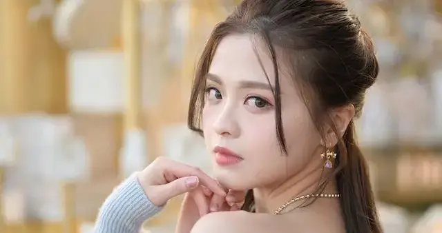 TVB空姐小花宣布离巢,入行五年尝尽酸甜苦辣咸,曾抱怨月入仅4位数