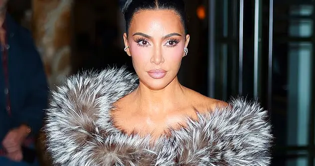 AI还原金·卡戴珊未整容时真实模样，与现在的她相比判若两人