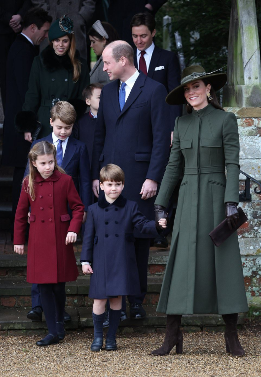 萌宝|英王室萌娃齐聚！威尔士公主淑女漂亮，安妮公主俩孙女亭亭玉立