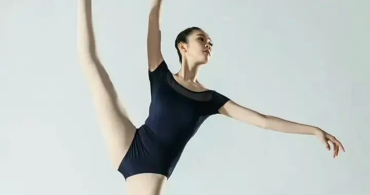 对比刘浩存、张艺凡，周也的比例比符合舞蹈生人设吗？