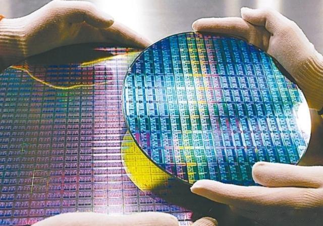 芯片|美论坛：中国如何适应米国新的芯片制裁？网友：这是黎明前的黑暗