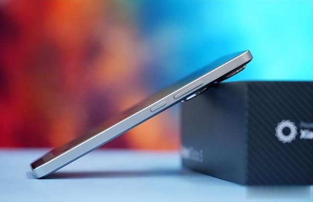 红米再次放大招，性能旗舰跌至1479元，骁龙8sGen3+5000mAh