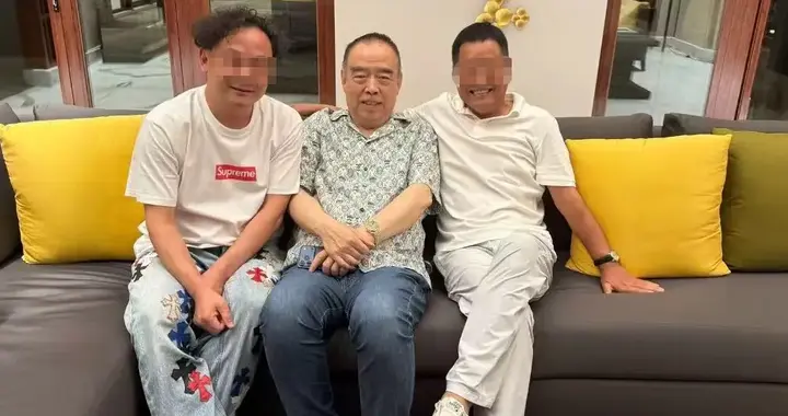 74岁陈凯歌在三亚豪宅过年，屋内一尘不染，没有多余花哨的摆件