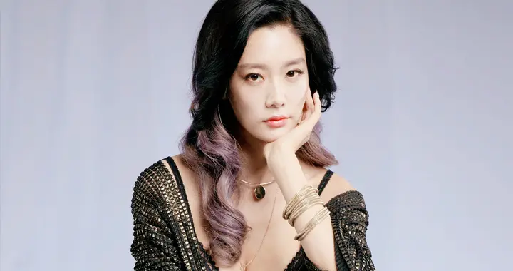 韩国女星克拉拉离婚，曾出演《流浪地球2》，4000万豪宅也留不住