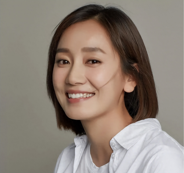 出道18年无人知晓，37岁凭借《以法之名》出圈，谭松韵说的没错