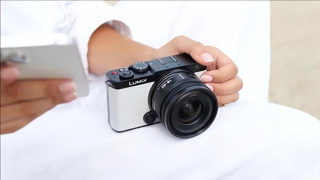 松下推出世界上体积最小的全画幅变焦镜头