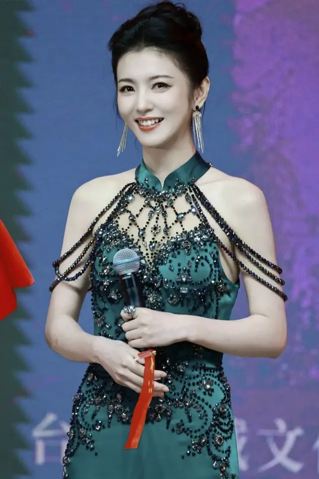 李云霄的美可谓是绝色