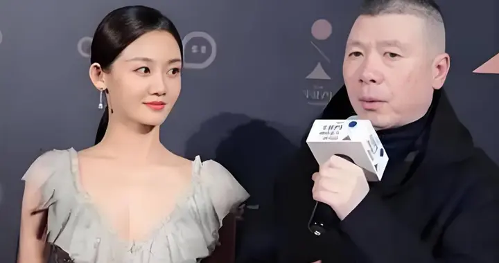 被要求当众献舞，未婚先孕嫁上海明星，3年生3娃，她成名的太艰辛