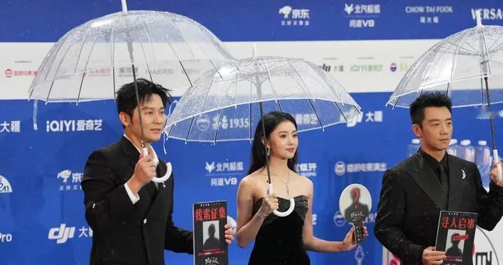 北影节红毯名场面，马丽红裙夺目，张小斐高级，周冬雨造型引热议