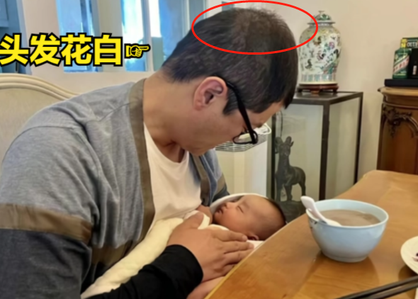 李亚鹏|李亚鹏接岳父母过年！岳父比他年轻，全家团圆很温馨，李嫣未露面