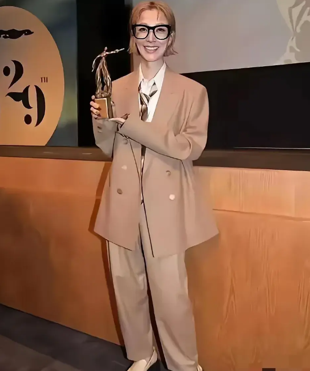 震惊我！郑秀文断崖式衰老！她到底经历了什么？网友：我不能接受