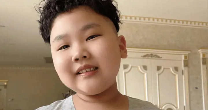 牛鬼蛇神现原形！演唱会上郭汾阳亲吻王惠4次，恶心的一幕出现了