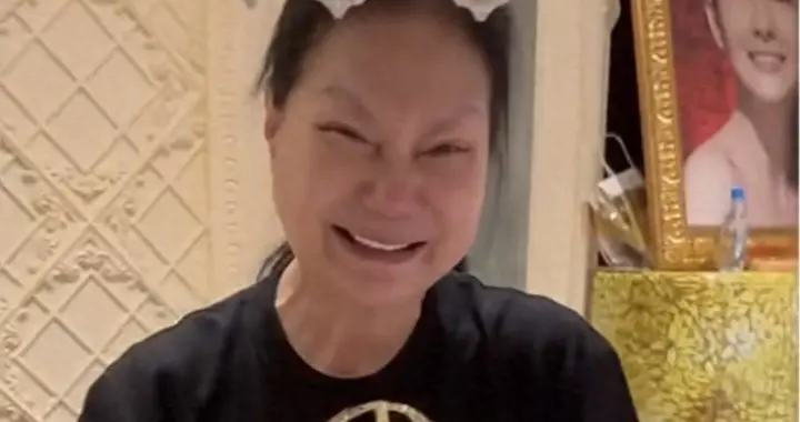 小S奖杯摆进大S遗像旁，家里乱到矿泉水瓶堆柜子，谁来当顶梁柱。