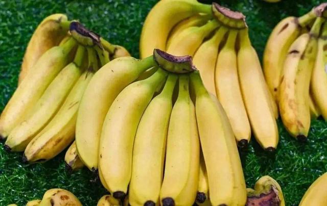 买香蕉时，聪明人只看这3处，避免“催熟”香蕉，商贩：真会挑!