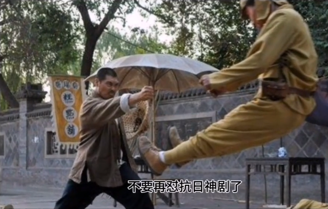 抗日神剧多离谱？日常都吃油酥饼，用鸡蛋当靶子，军装下边是黑丝