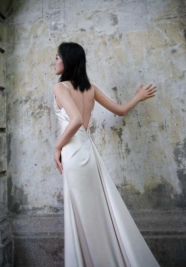 万茜，随性短发，优雅生姿