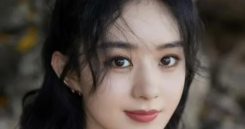 离婚三年，37岁赵丽颖深夜发文:这一天，我等了太久