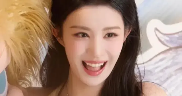 王楚然湖南卫视跨年演唱会出图，满分女王楚然！