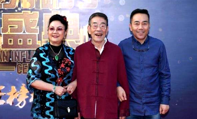 杨议的砸纲风波，其实就是自毁前程的折腾，已经让自己遍体鳞伤