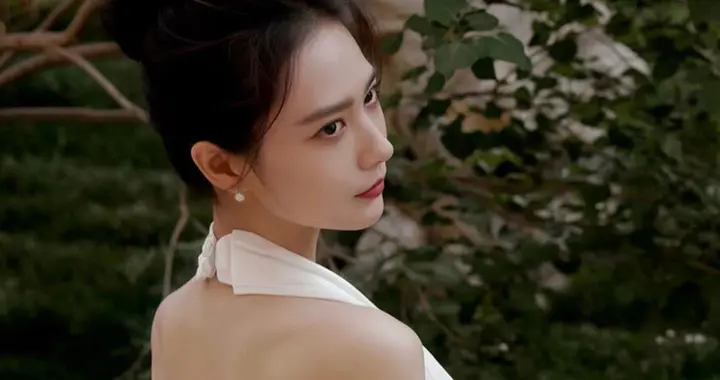 姜佩瑶，人美心善，看起来都养眼