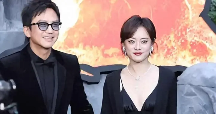 邓超夫妇合体走红毯，46岁脸垮变老很多，孙俪肤白让他都把持不住