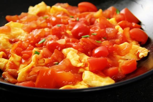 |医生建议：西红柿炒鸡蛋时，尽量不要放“此物”，建议人们早了解