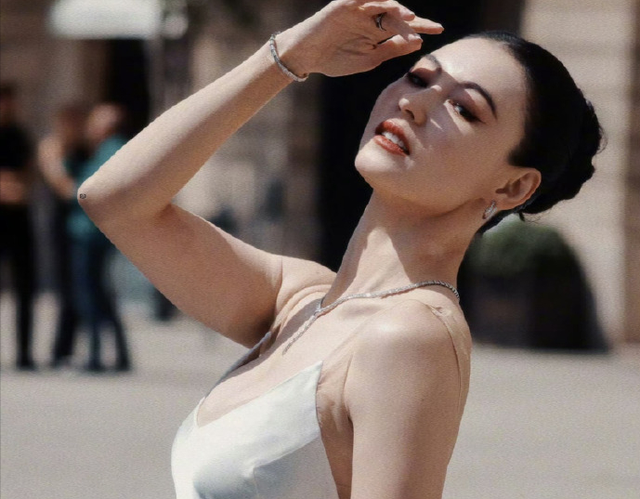 从青涩到从容，张柏芝无惧岁月，美貌与气质始终惊艳众人