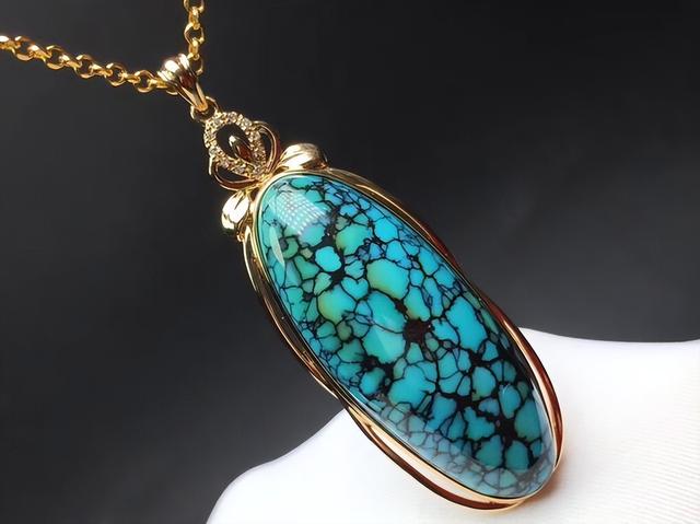 绿松石的色彩之谜：为什么它如此受欢迎？