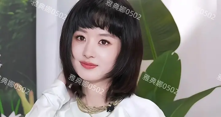 赵丽颖这个发型是假发吗？虽然甜美减龄，但却显得脸很圆五官很钝