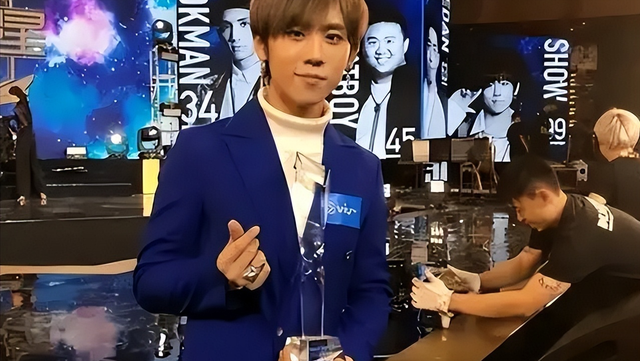 24岁的“香港顶流”姜涛，彻底让香港娱乐圈成了“笑话”