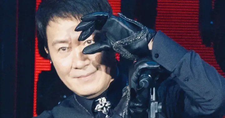 打脸了！59岁黎明酒保造型被骂惨，另一个黎明曝光后，没人敢笑