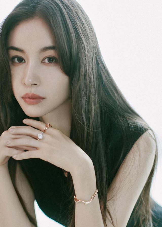 王子文有一种神奇的“魔力”，靠发型和穿搭成为“170穿搭博主”