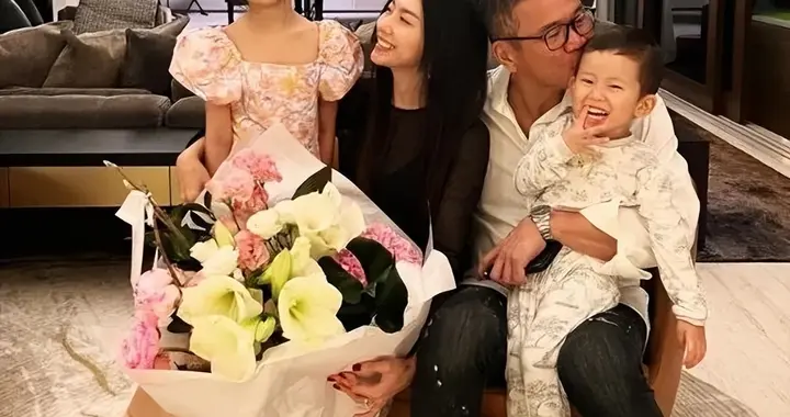 香港女星旅游时发生意外，11小时航程如受刑，连穿衣吃饭都成折磨