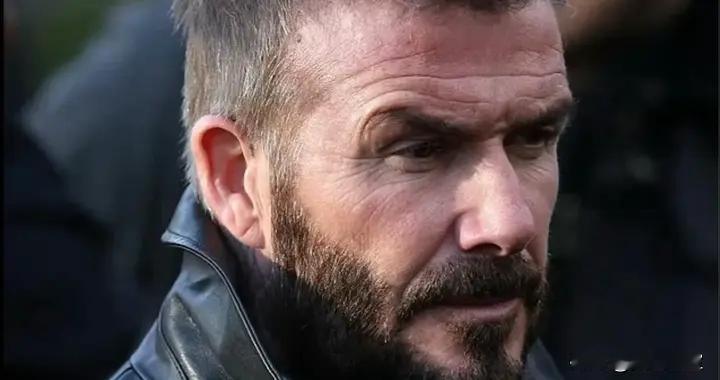 贝克汉姆被大儿子拉黑后首露面！面容憔悴悲伤，这次被深深刺痛了