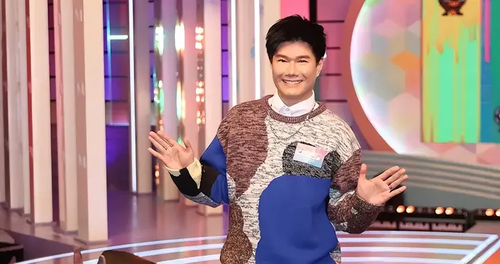 TVB男歌手大方承认整容，坦诚态度获网友赞赏，直言不需要去隐瞒