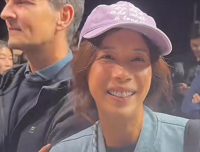 老了，54岁的莫文蔚素颜看演出断崖式衰老，网友辣评：又老又丑