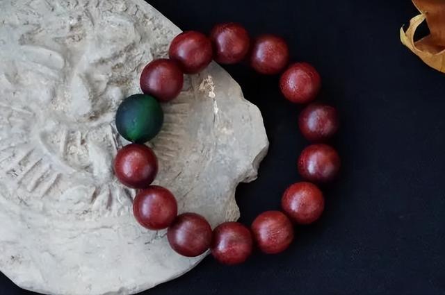 |手串自然放置还是密封比较好？